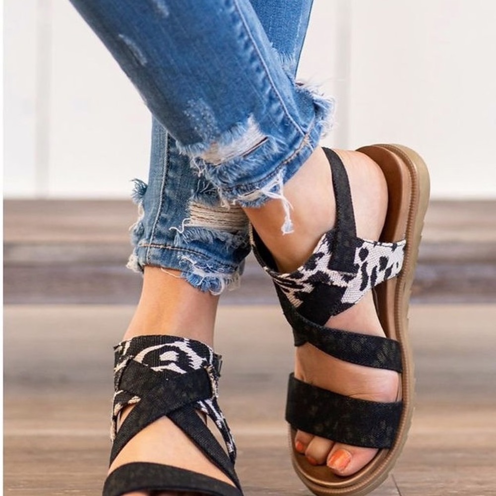 Very G Jayla Black 2 Leopard Print Wrap Around Sandals Size 7